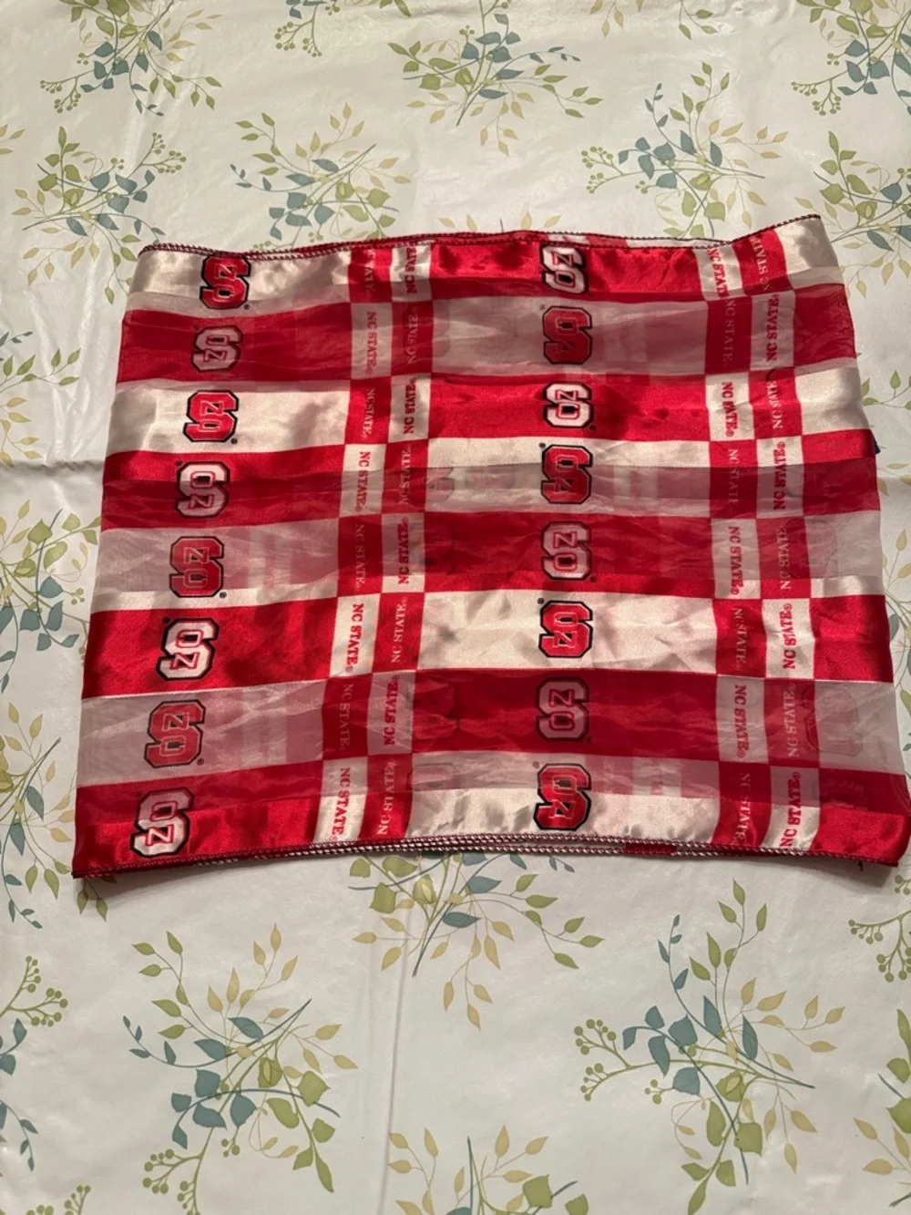 Red and White NC State Stripe Logo Scarf‎